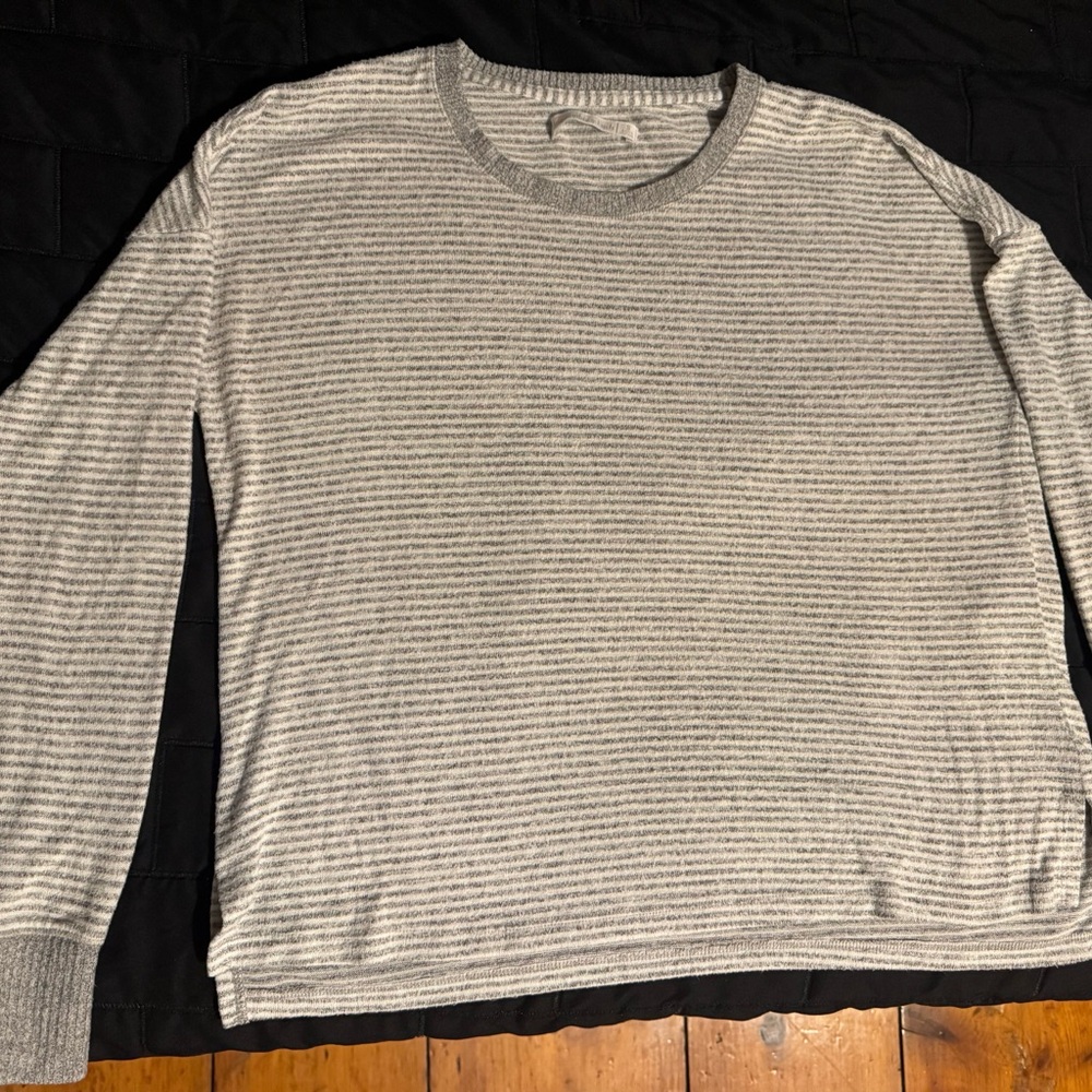 Abercrombie & Fitch Gray Crew Neck Sweater